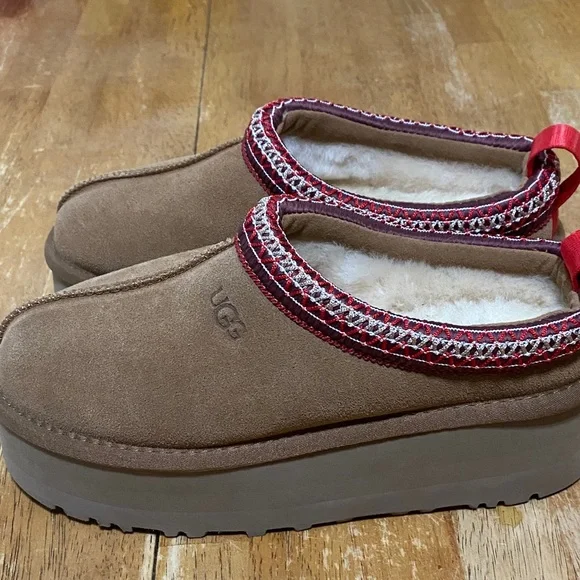 UGG Women's Tan and Red Platform Mules - Picture 4 of 11